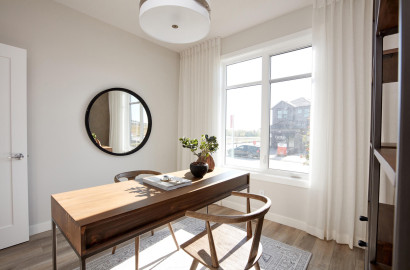 Laned Detach Home - SW Calgary Laned Detach Home - SW Calgary
