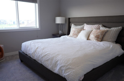 Freehold Townhome - Chestermere Freehold Townhome - Chestermere