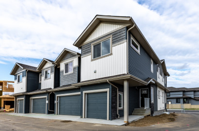 3 Bed 2.5 Bath Townhome - Keswick, SW Edmonton